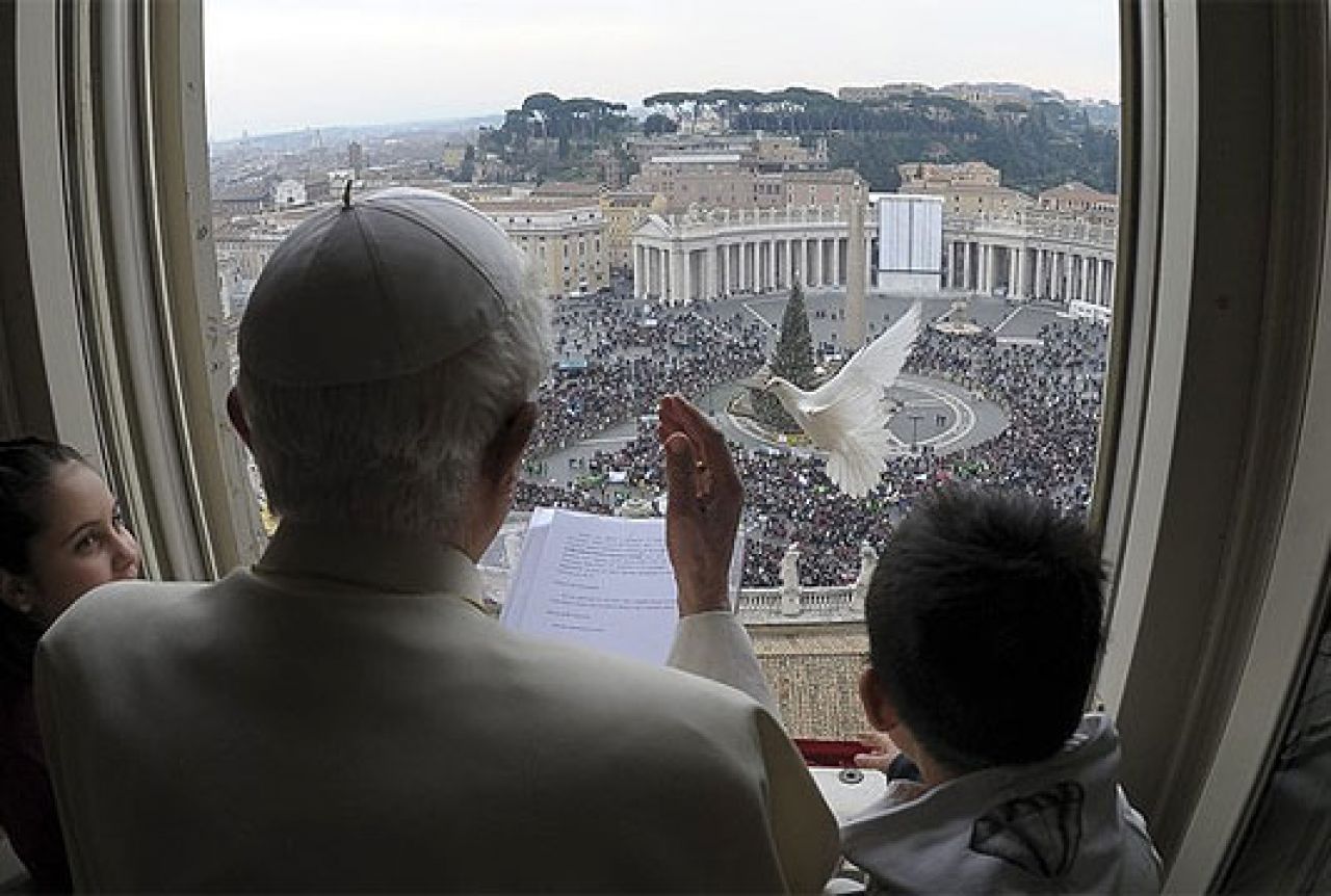 Papa Benedikt XVI: Ne napuštam Crkvu, Bog me pozvao da se posvetim molitvi'