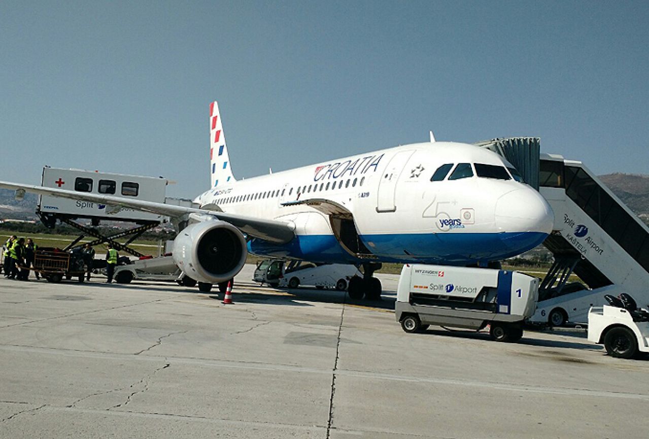 Zrakoplov umjesto u Dubrovnik sletio u Rim