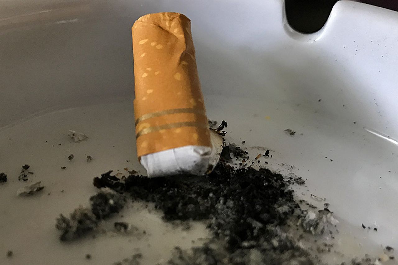 Zapalila cigaretu pa izgubila dijete