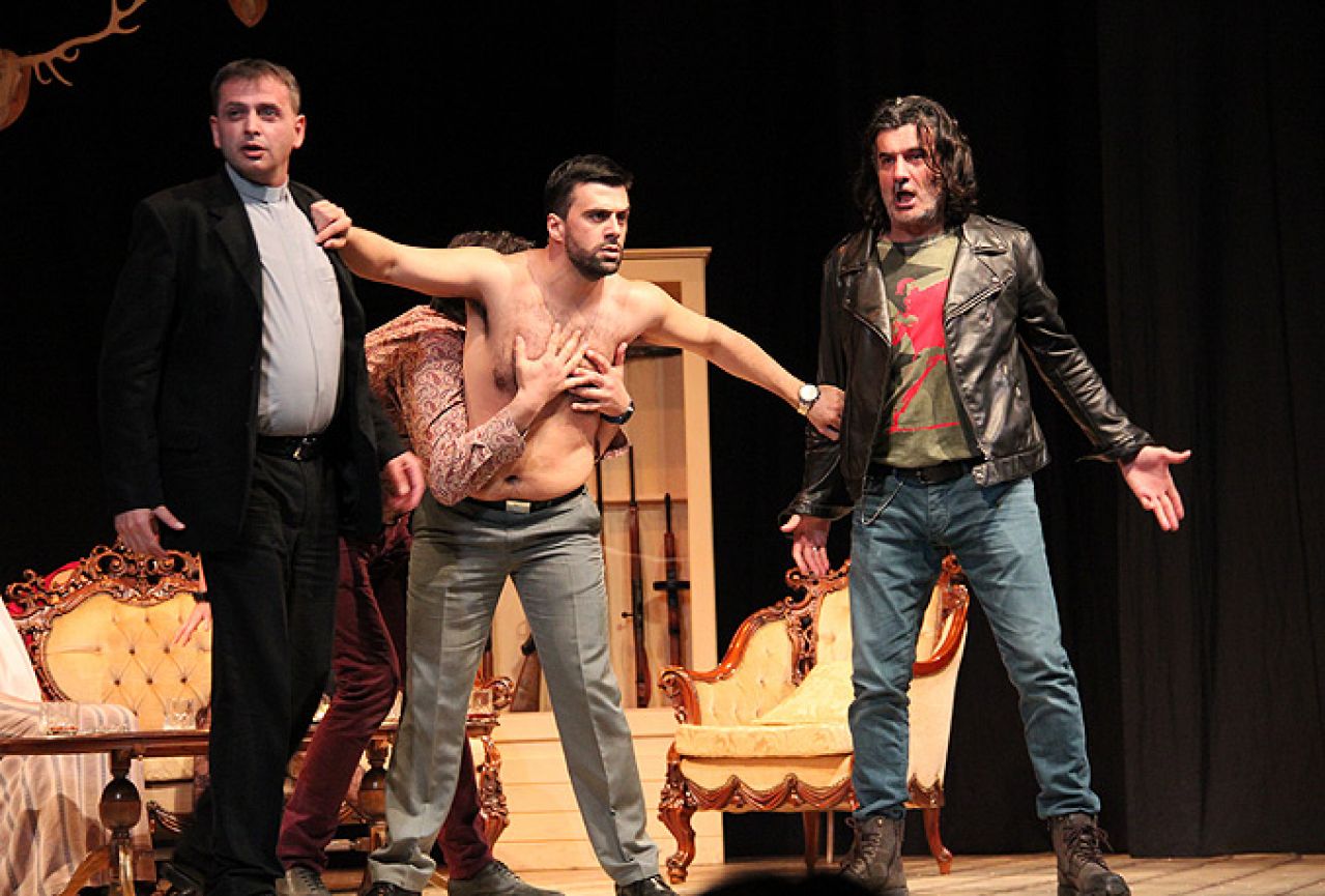 Hit predstava ''Chick lit'' na sceni HNK Mostar dva dana zaredom