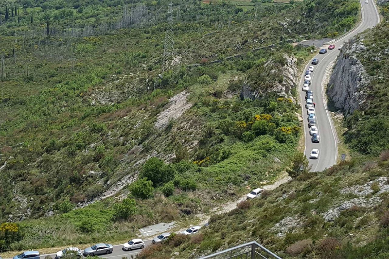 Gužva na granicama: Na izlazak iz BiH čeka se do sat vremena