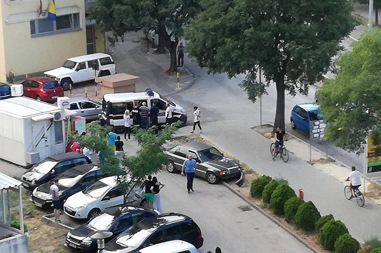 Mostar: Napravio ''krš'' Mercedesom pa se pokušao skriti od policije