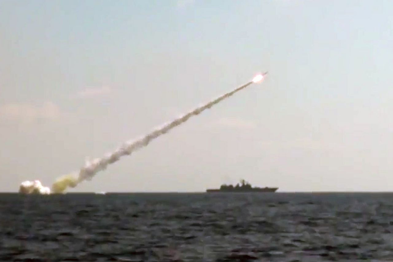 VIDEO | Rusi krstarećim raketama uništili zapovjedništvo i skladište ISIL-a