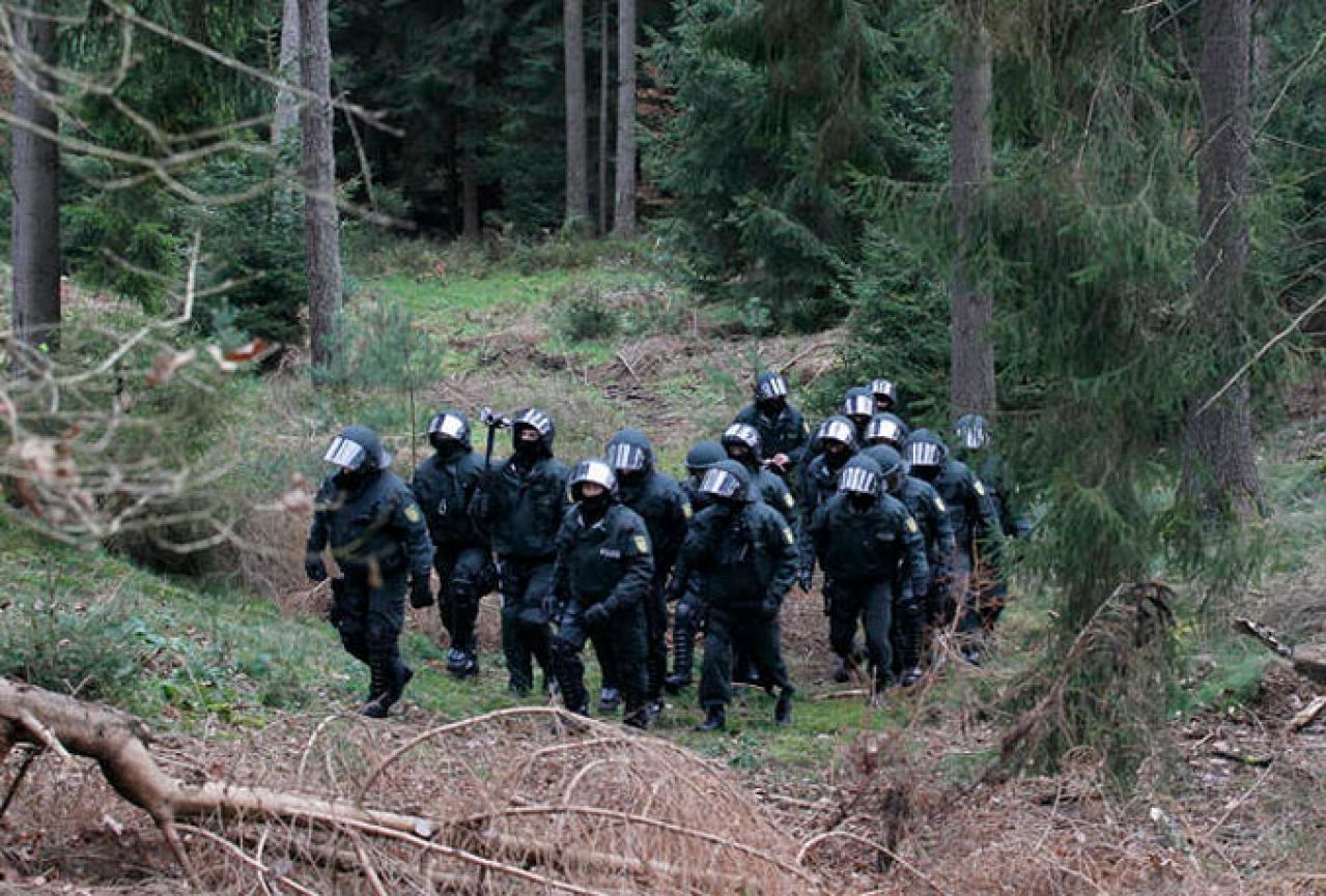 Njemačka: U šumi otkriveni desničarski paravojni kampovi