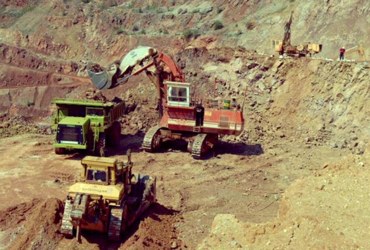 Radnici Rudnika boksita u Š. Brijegu: Dok privatnici kopaju, mi nemamo posla