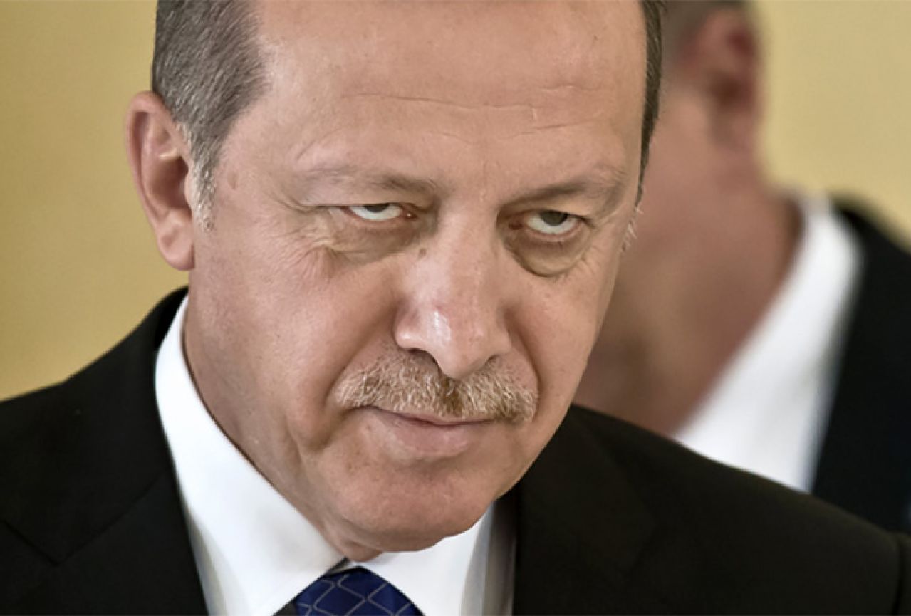 Turska: Erdoganu pozlilo tijekom jutarnje molitve