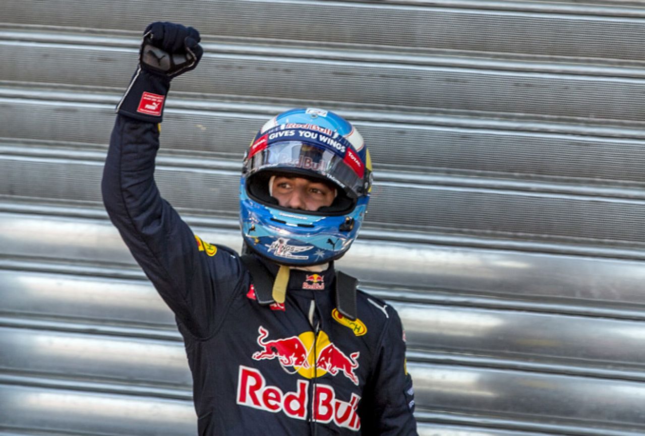Ricciardo slavio u 'divljoj' utrci na ulicama Bakua 