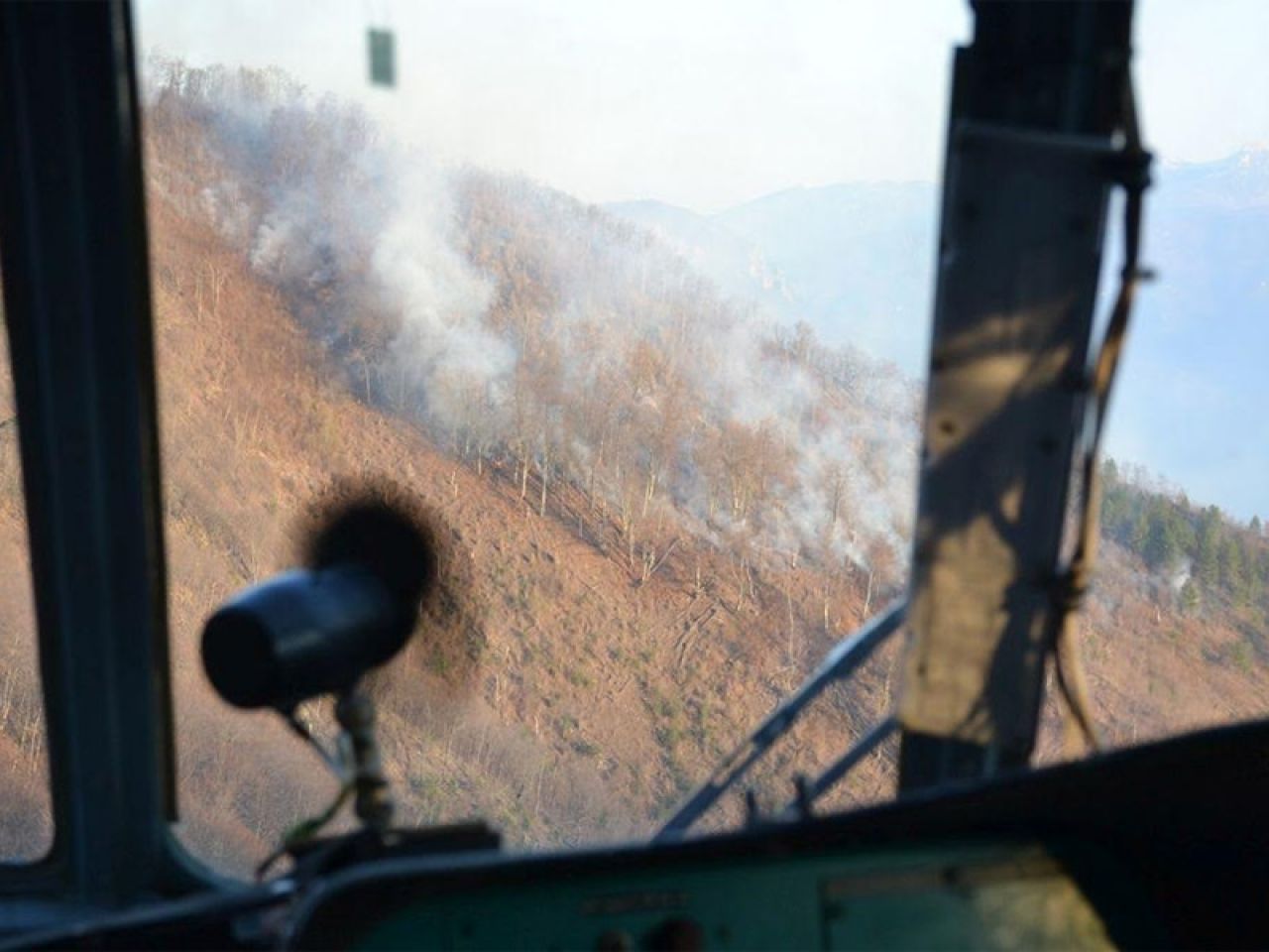 Helikopter stiže u Jablanicu gasiti požar