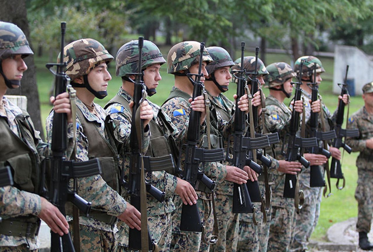 Oružane snage BiH smanjuju broj vojnika i perspektivnih lokacija