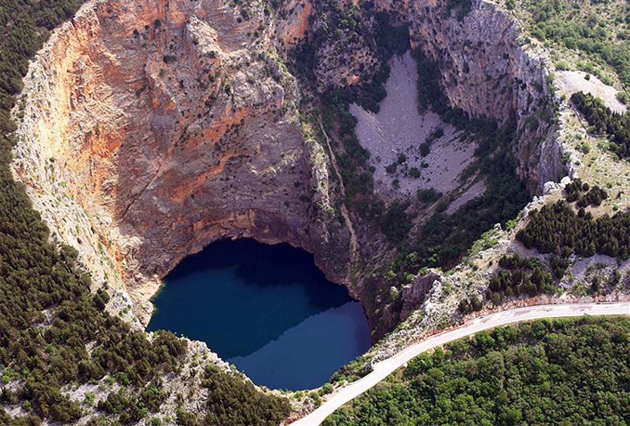 Da je Crveno jezero u Njemačkoj, od njega bi moglo lijepo živjeti 20.000 ljudi