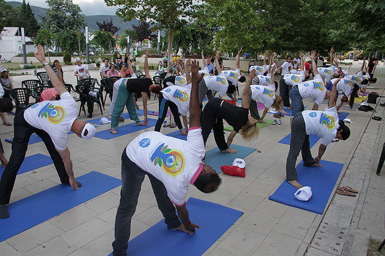 Prostirku pod ruku i krenite: Vježbajte jogu u Zrinjevcu