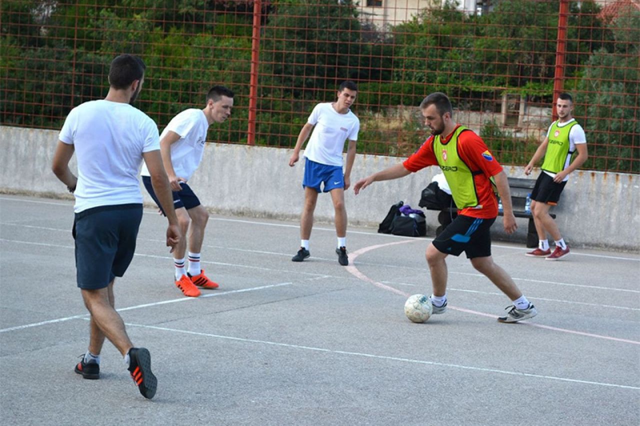 Mostar: Imami, fratri i popovi zaigrali nogomet