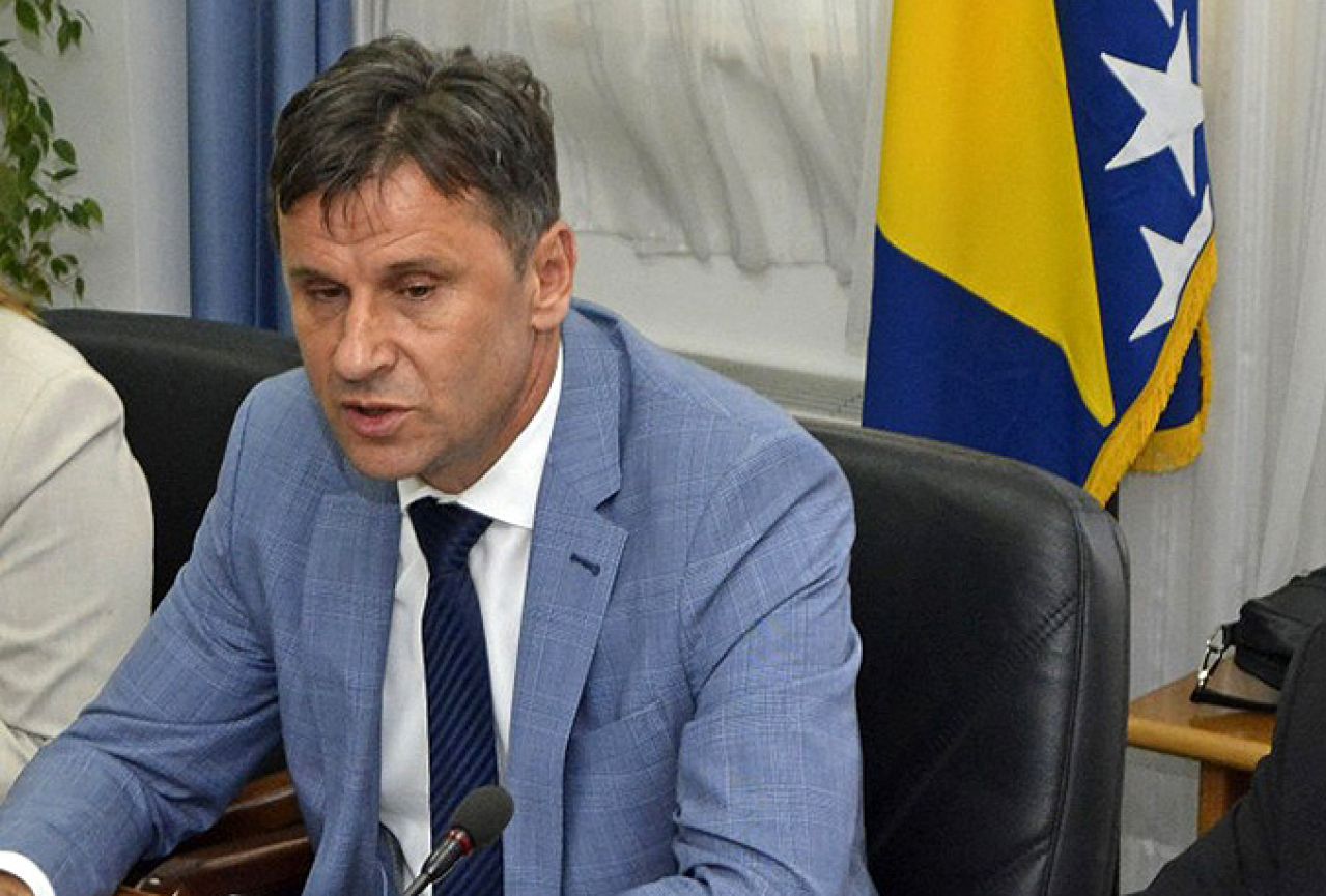 Novalić hvali Vladu: Iako se stalno zadužujemo, smanjili smo ukupni dug