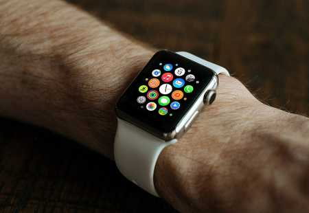 https://storage.bljesak.info/article/204121/450x310/apple-smart-watch-sat.jpg