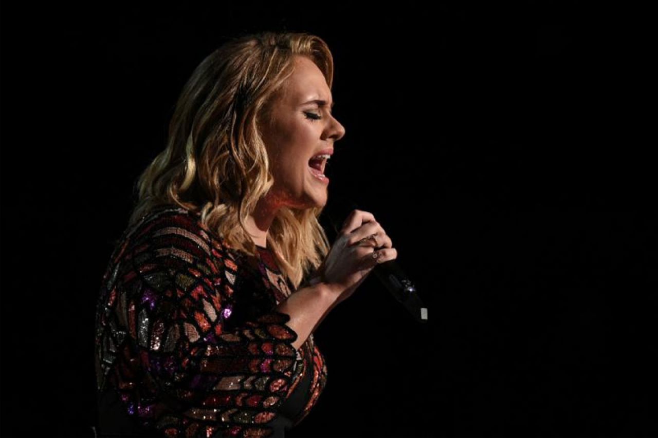 Stradale joj glasnice: Adele možda više nikad neće pjevati?
