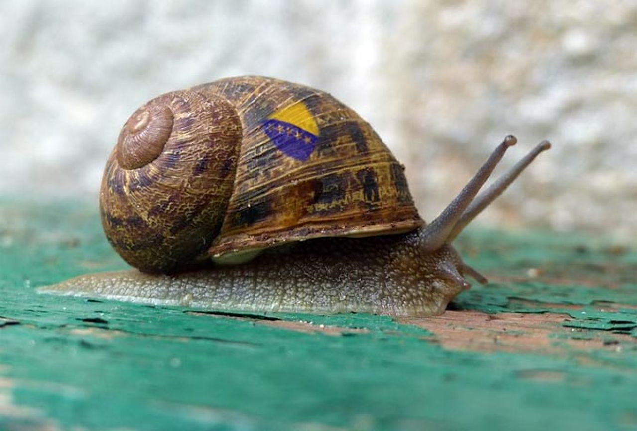 Zakoni tri mjeseca putuju s trećeg na drugi kat?!