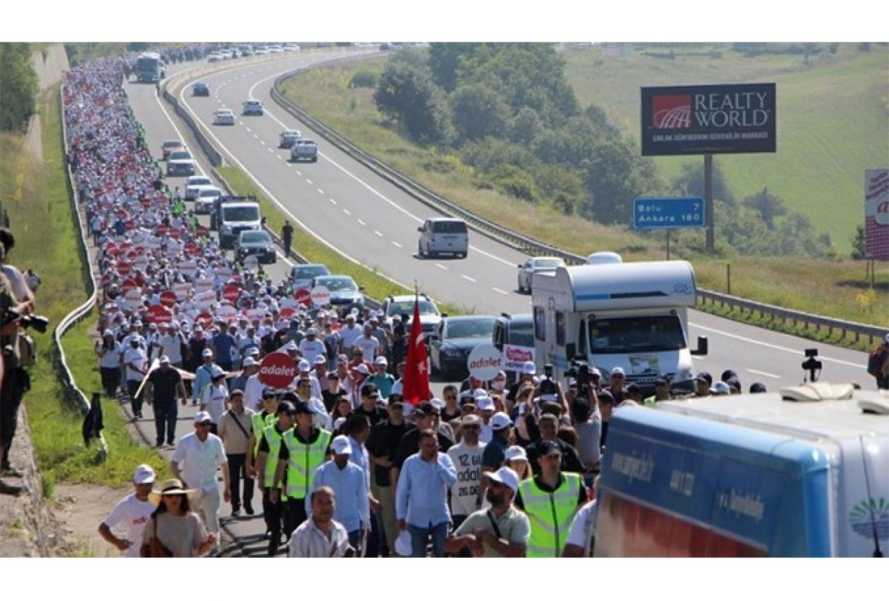 Turci marširaju za pravdu: Izgubili smo demokraciju