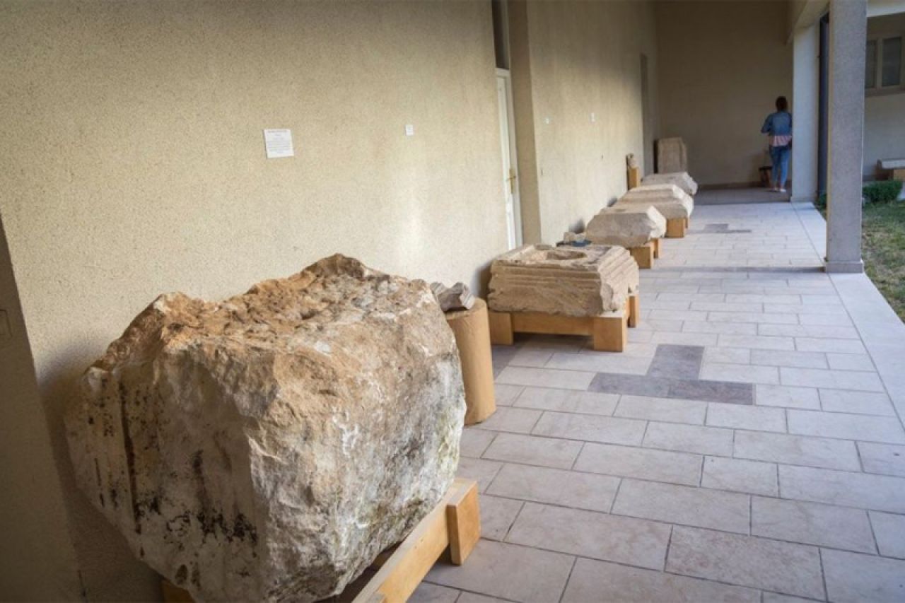 Otvorena izložba kamenih spomenika Franjevačkog muzeja Tomislavgrada
