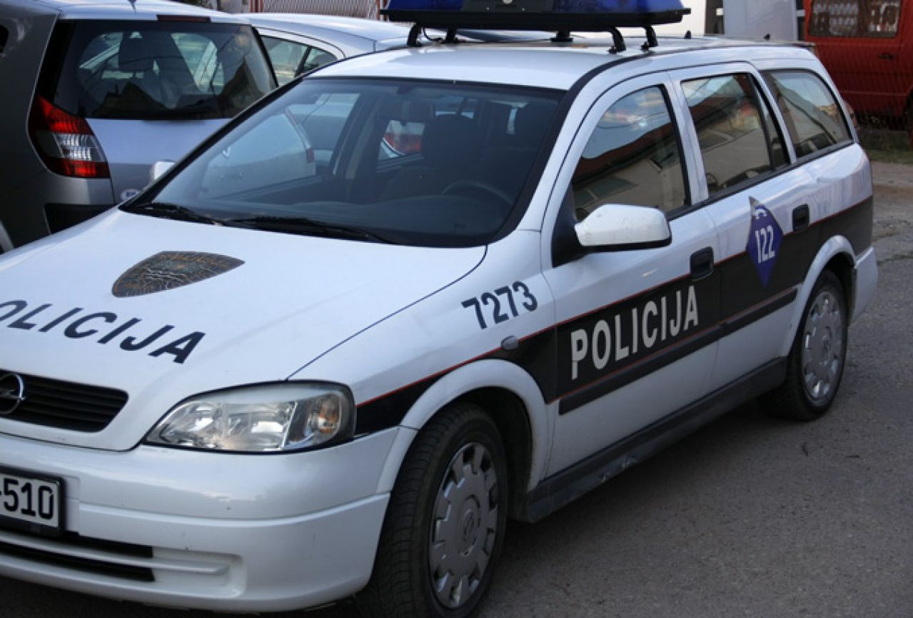 Policiji u Mostaru prijavljena krađa dva automobila