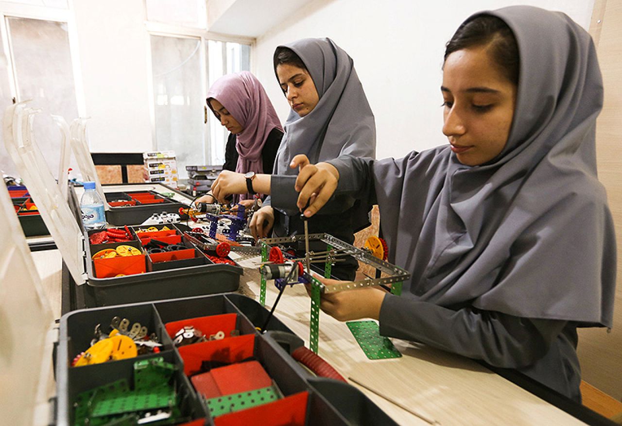SAD odbio izdati vizu afganistanskim djevojčicama za natjecanjeu robotici