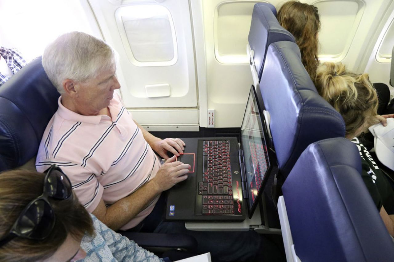 Ukinuta zabrana unošenja prijenosnih računala u zrakoplove