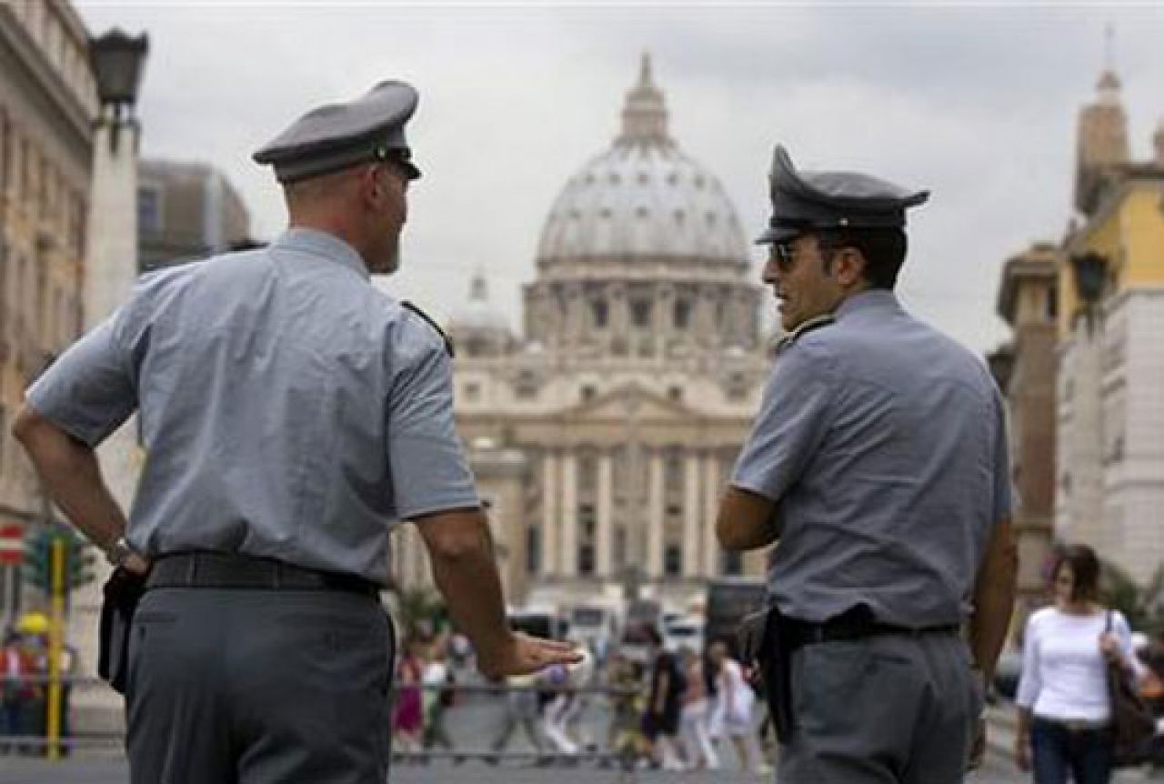 Vatikan: Svećenik se predozirao, a policija prekinula orgije u prostorijama crkve