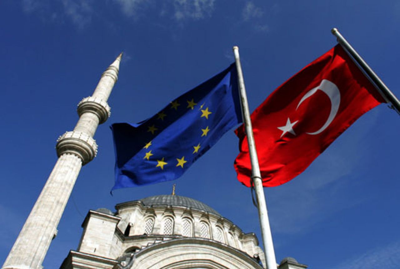 Parlament EU zatražio prekid pregovora s Turskom 