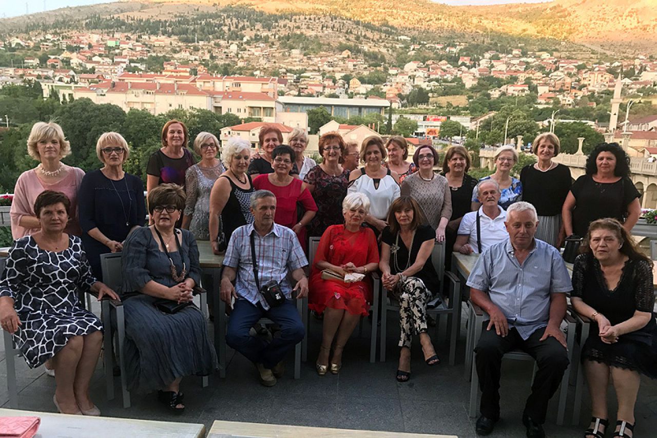 Okupila se posljednja generacija učiteljske škole u Mostaru