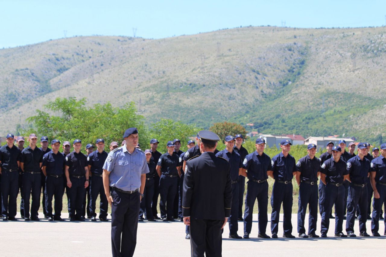 Kadeti SIPA i DKPT započeli temeljnu policijsku obuku