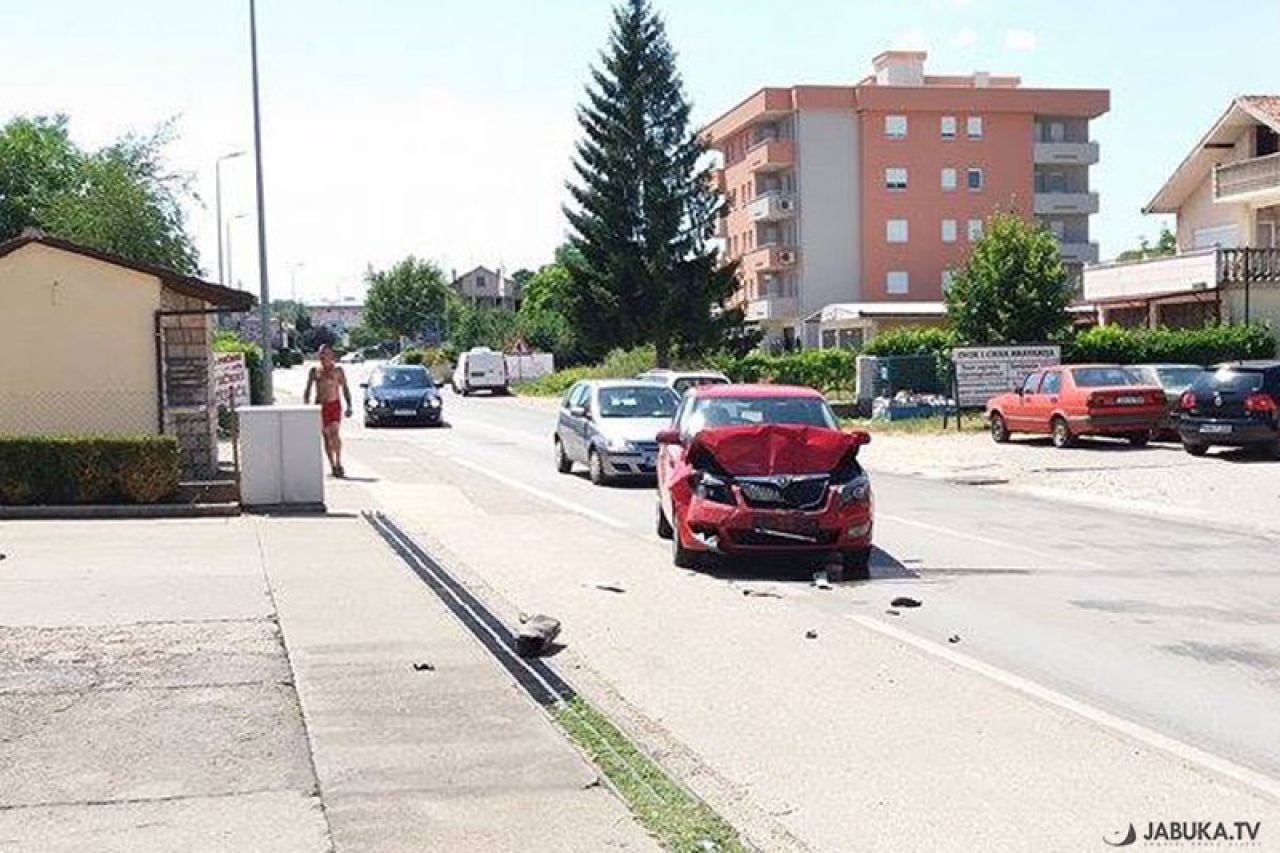 Široki Brijeg: Automobil nakon sudara završio pred kućom