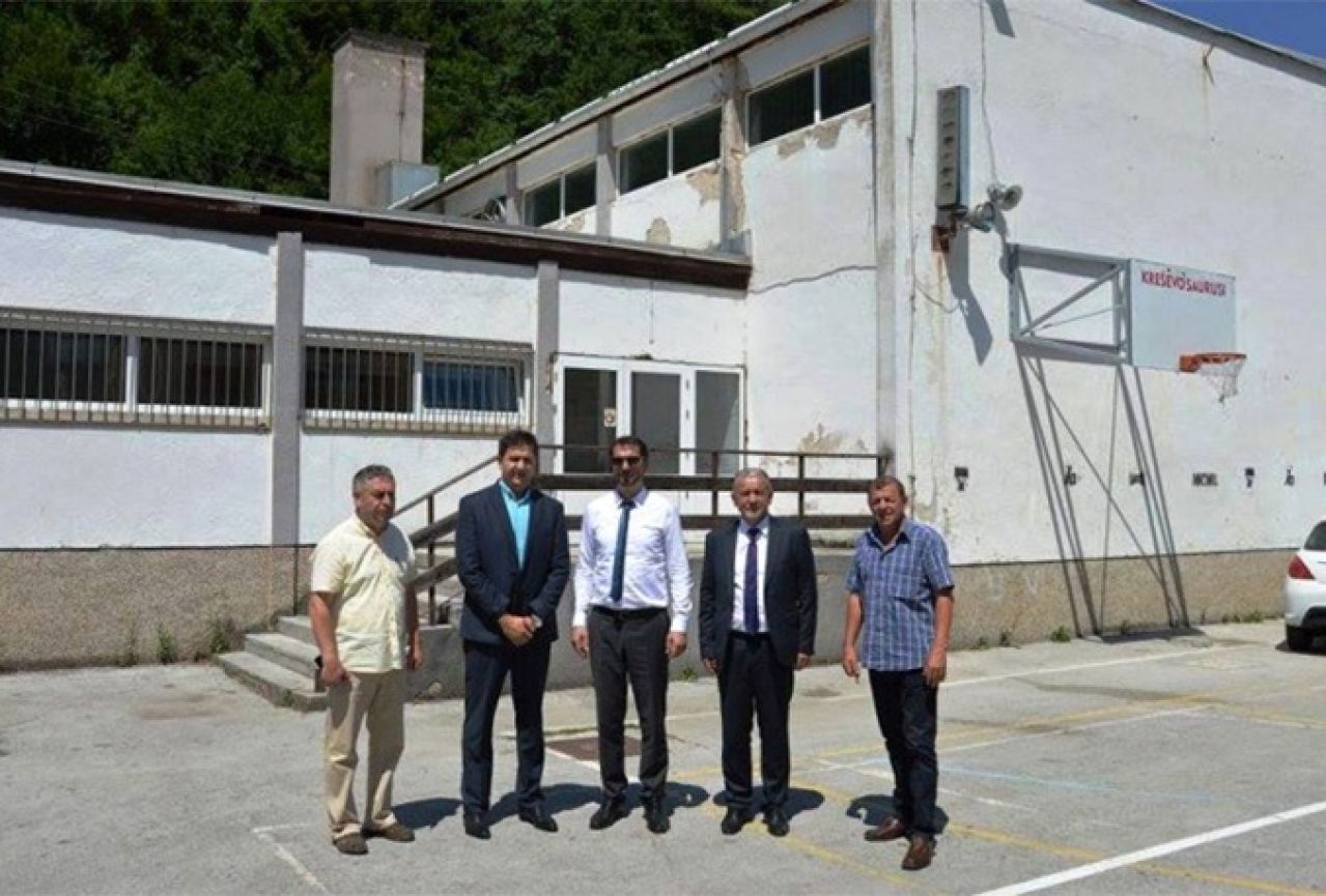 Čavara u posjeti: Škola u Kreševu dobiva novu fasadu