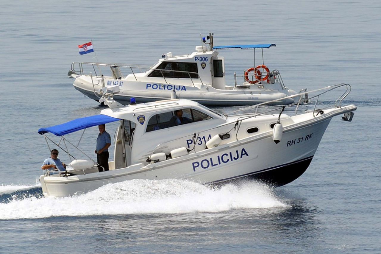 Potraga za nestalom osobom u pomorskoj nesreći između Pelješca i Korčule