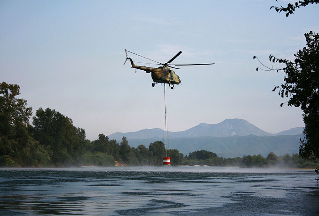 Helikopter OSBiH jutros gasio požar u Jablanici