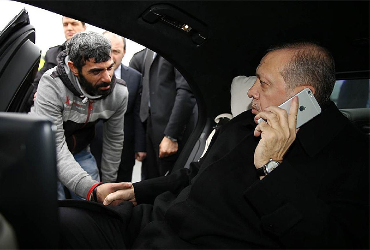 Korisnici mobilnih telefona dobili poruku od Erdogana