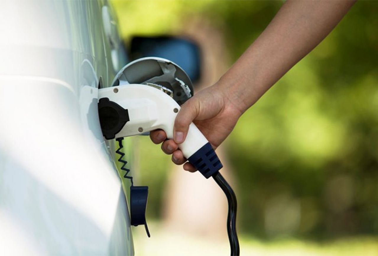 Naftne kompanije u panici zbog prijetnje koju donose električni automobili