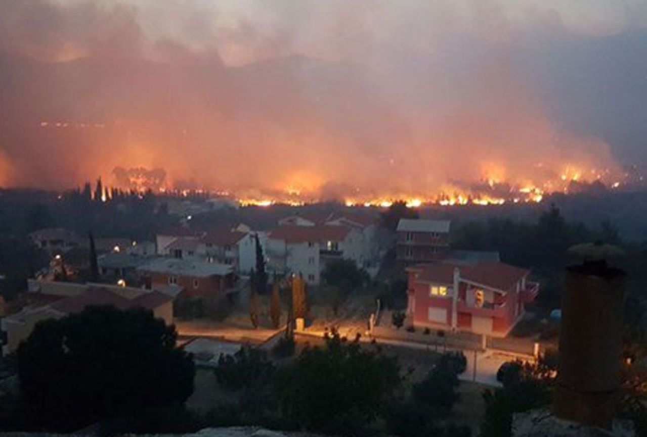 Torcida i Bad Blue Boysi zajedno gase požare u Splitu