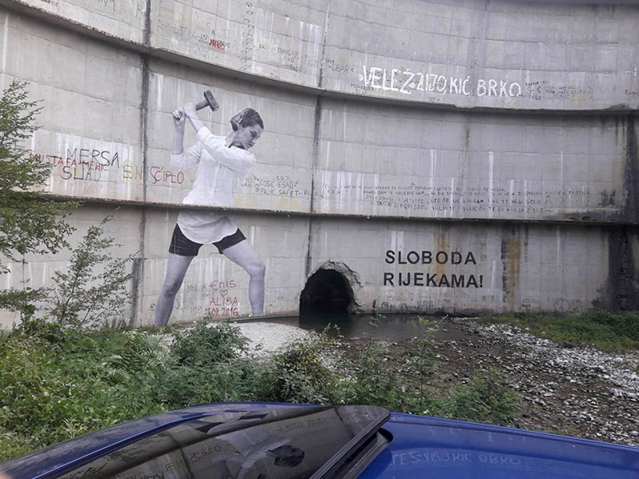 Osvanuo grafit na brani Idbar: ''Sloboda rijekama''