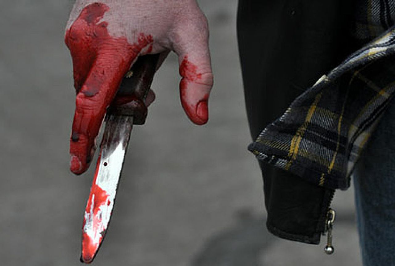 Metković: Nožem ubo jednu osobu, pa teže ozlijedio policajca 