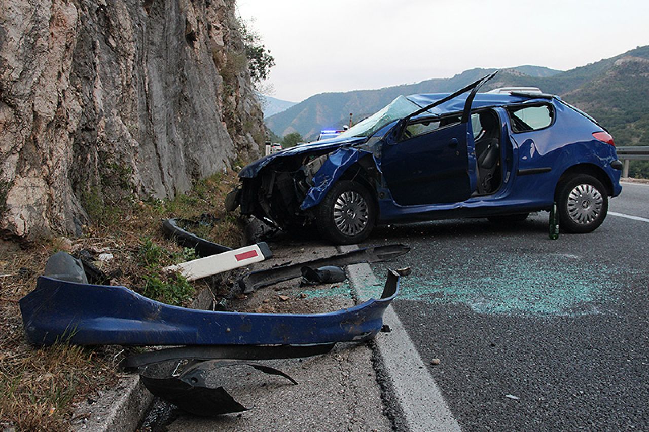 Mostar: U Salakovcu vozilom udario u brdo