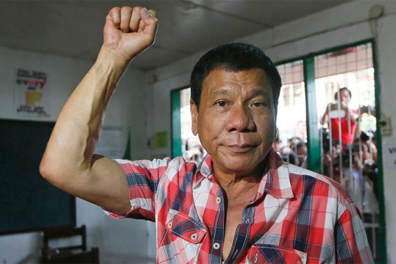 Duterte zabranio pušenje na svim javnim mjestima na Filipinima
