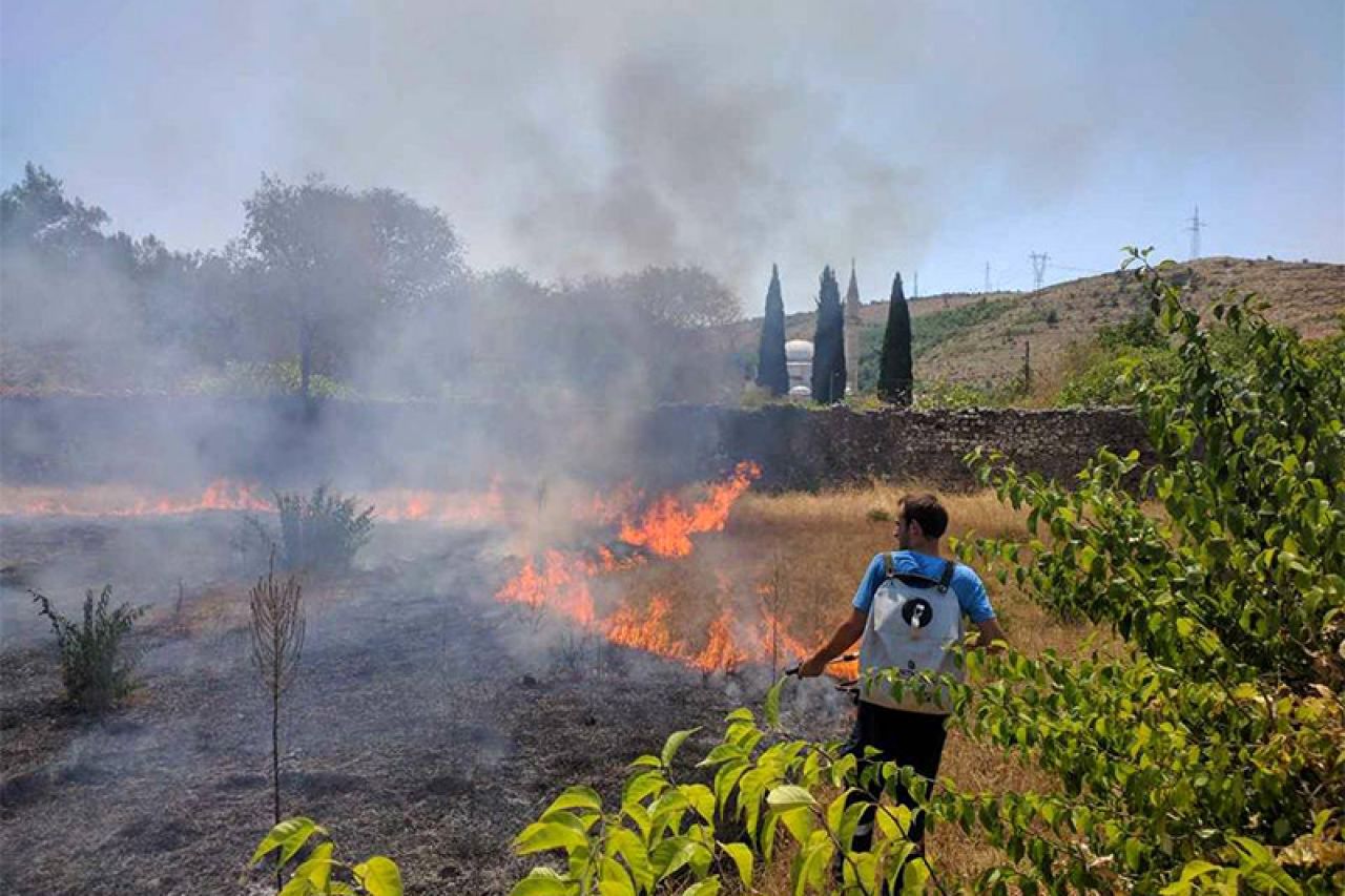 FOTO: Ugašen požar na Buni