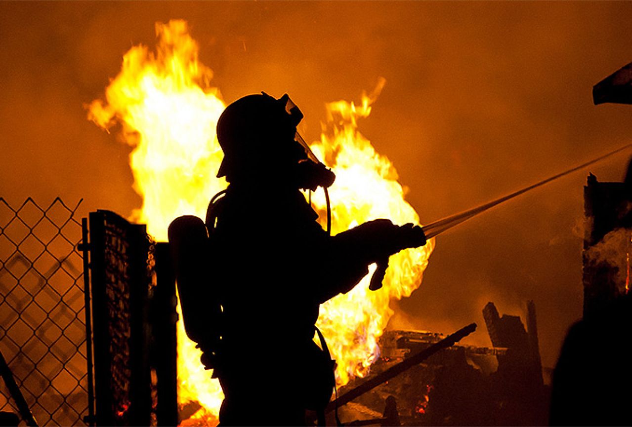 Buknuli novi požari, na terenu 5.000 vatrogasaca