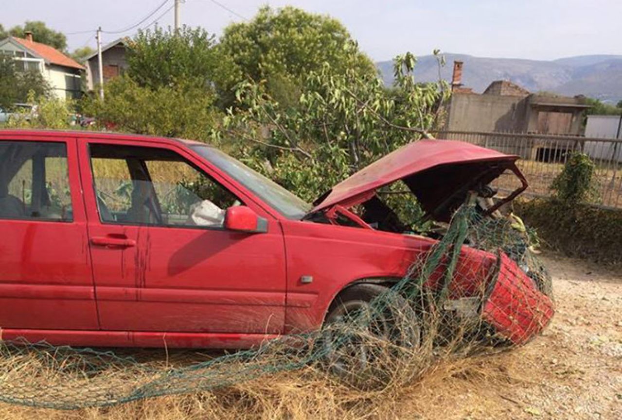 Mostar: Vozačica autom izletjela s ceste, ozlijeđeno dvoje djece