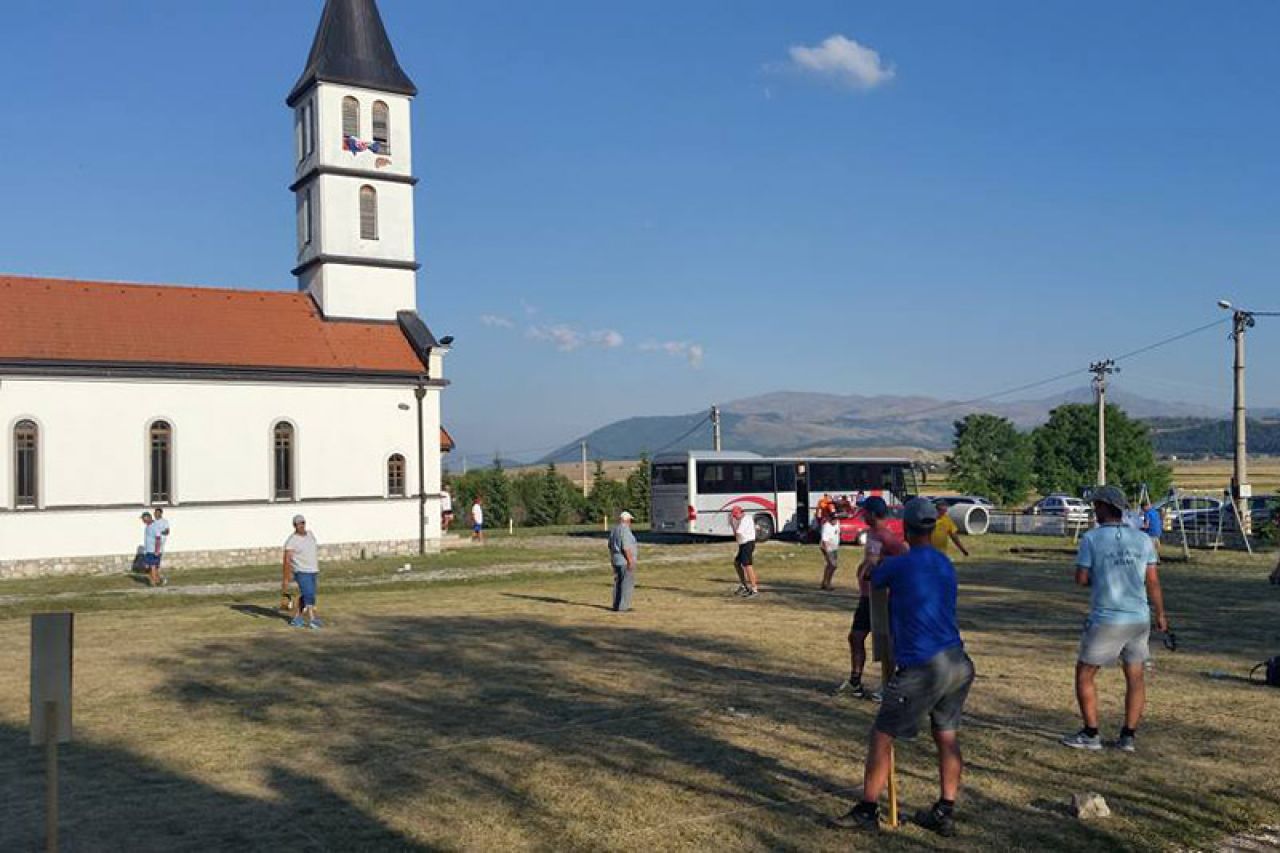 U Bosanskom Grahovu održan prvi međunarodni pljočkarski turnir