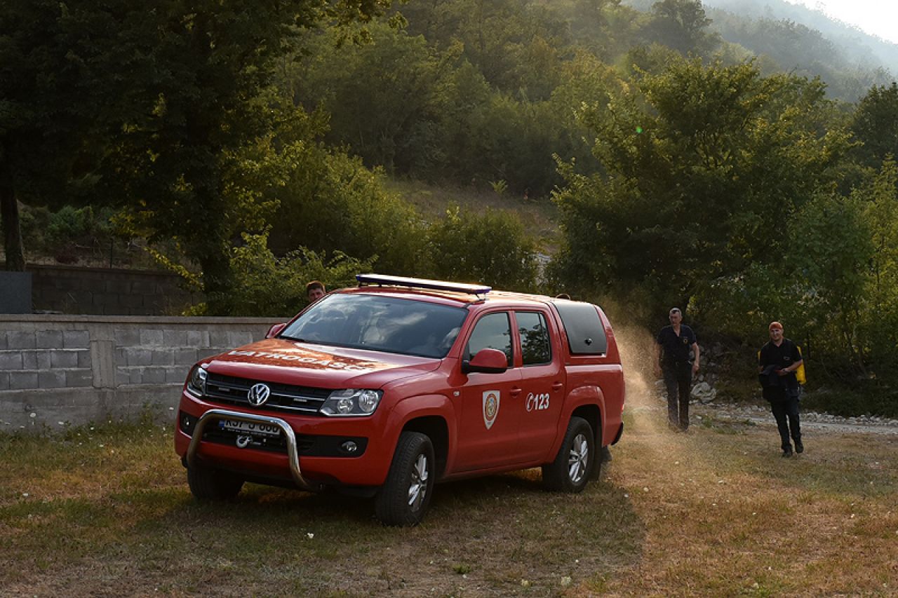 Solak: Svi požari su pod kontrolom, ali vatrogasci u pripravnosti