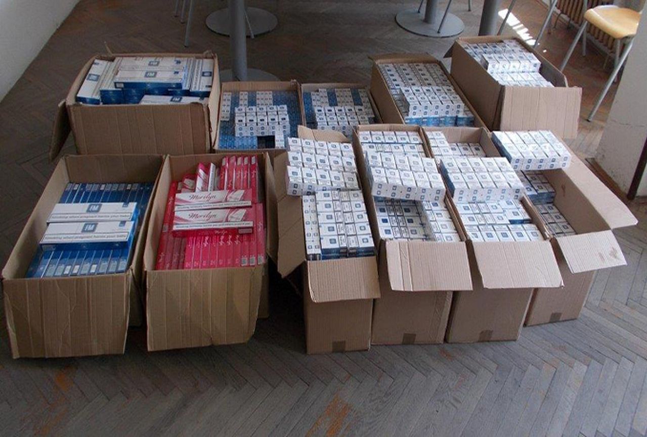 Uhićen dok je prevozio više od 6.000 kutija cigareta bez markica