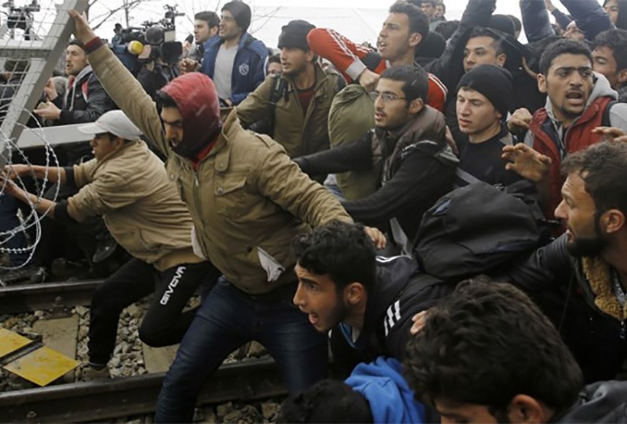 EU nudi pomoć Grčkoj za izbjeglice, a UN upozorava na napetosti zbog njih
