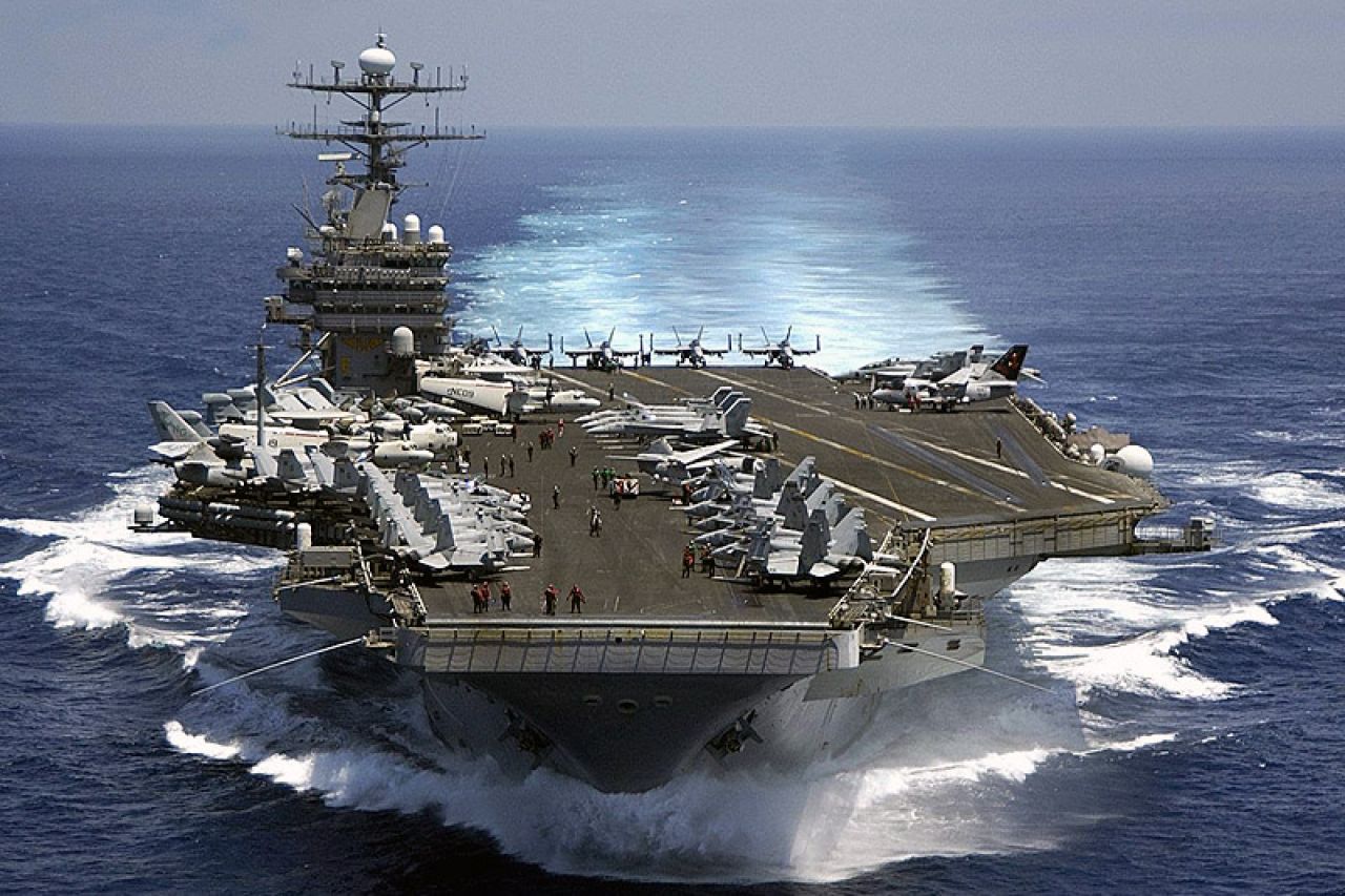 Američka mornarica ispalila pucanj upozorenja ka iranskim plovilima