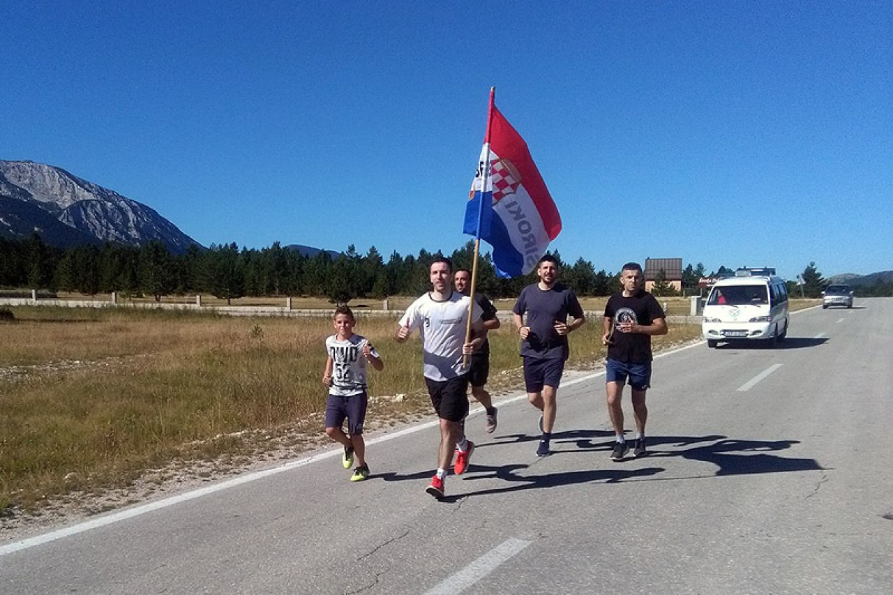 Maratonci iz Širokog Brijega petu godinu zaredom trčali do Stipića livada
