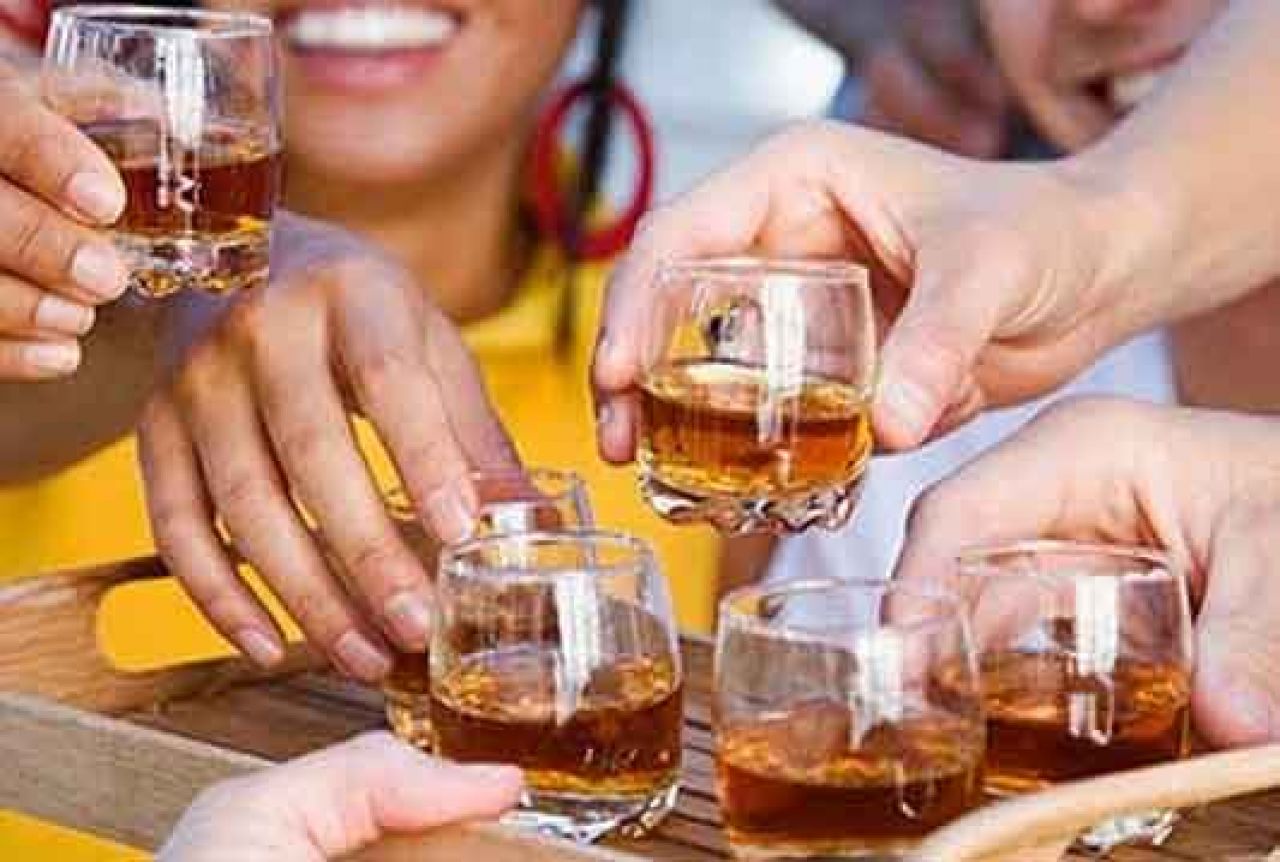 Lažni alkohol oduzima živote u Indiji